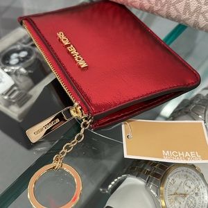 MICHAEL KORS
Jet Set Travel Small Top Zip Coin Pouch With ID Keychain
Crimso
NWT